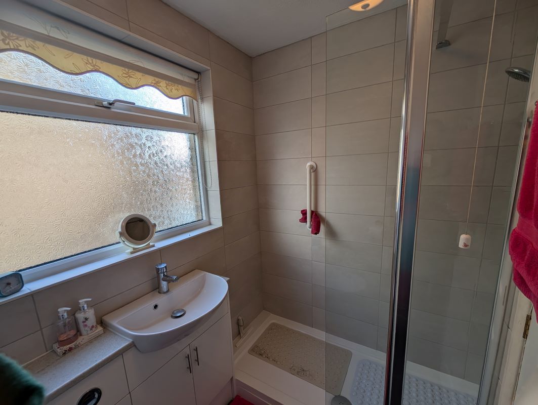 4 Wadhurst Road