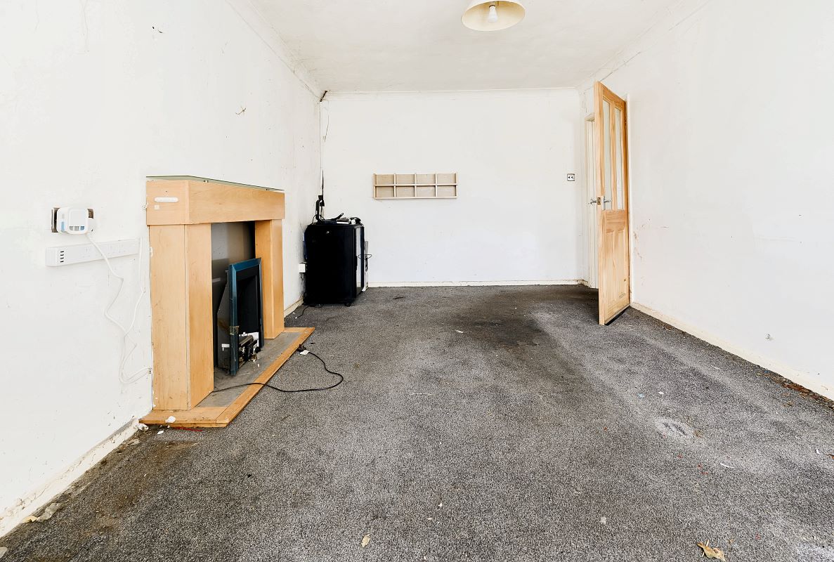 13 Horsham Road