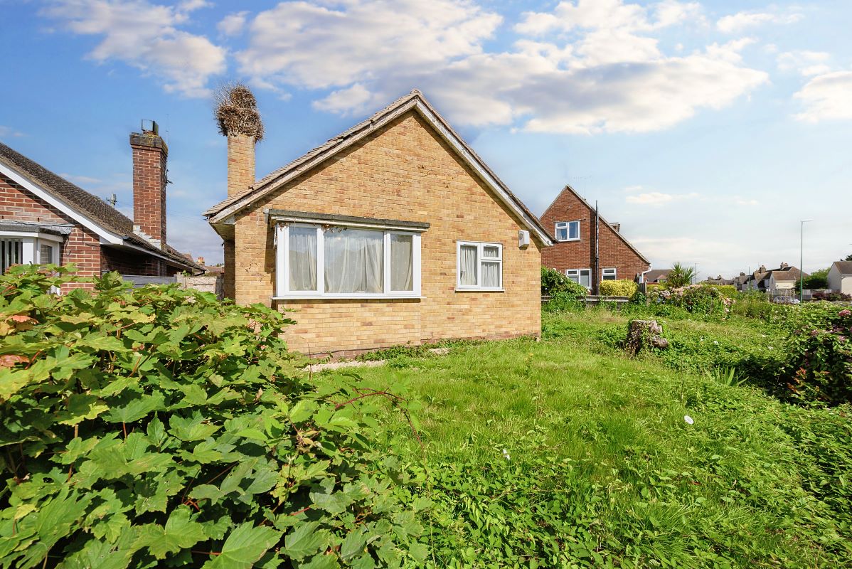 13 Horsham Road