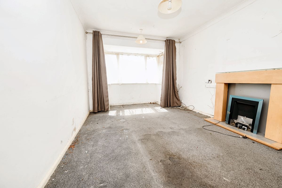 13 Horsham Road