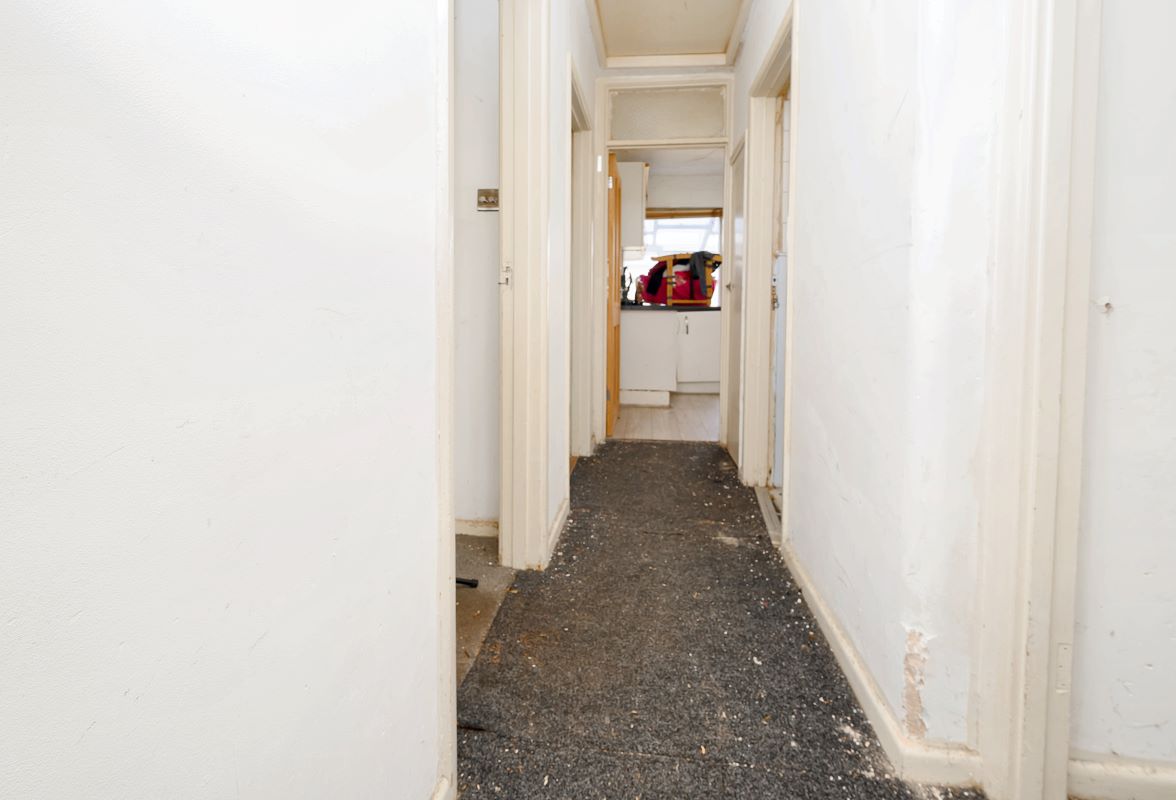 13 Horsham Road