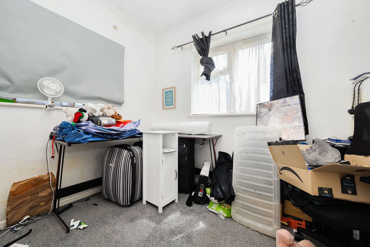 13 Horsham Road