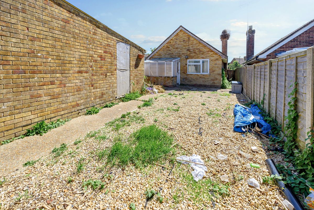 13 Horsham Road