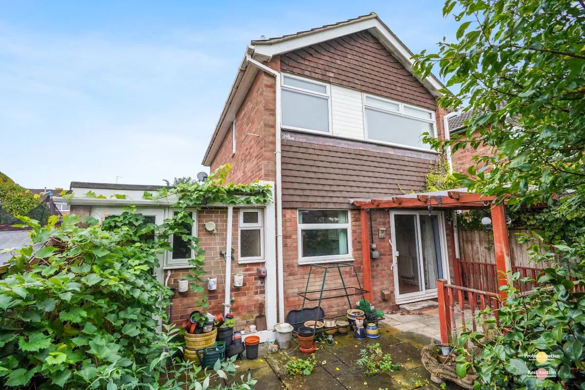 10 The Eyrie, Burton-on-Trent, Staffordshire, DE15 0DT