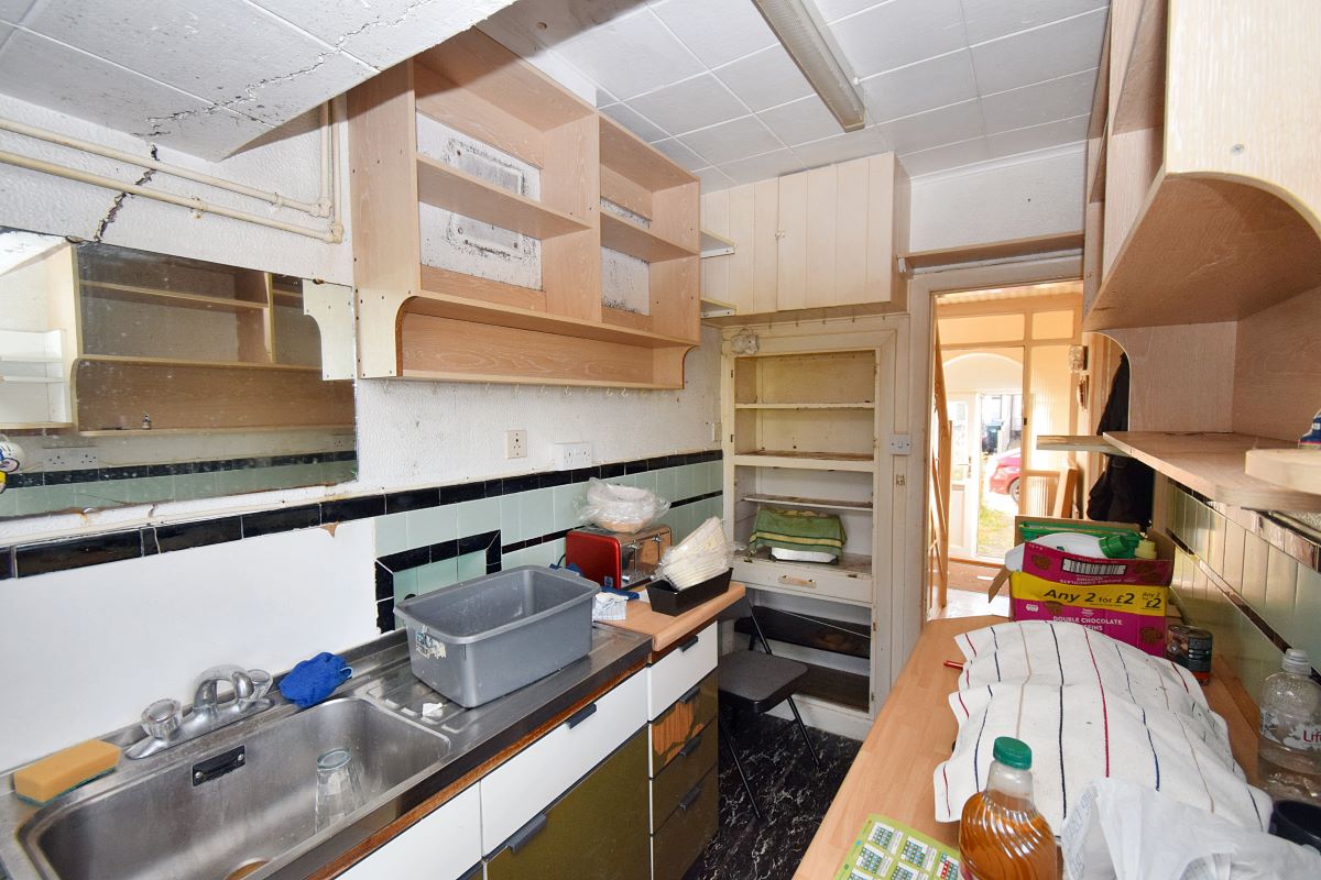 RESI – 86 Lincroft Crescent