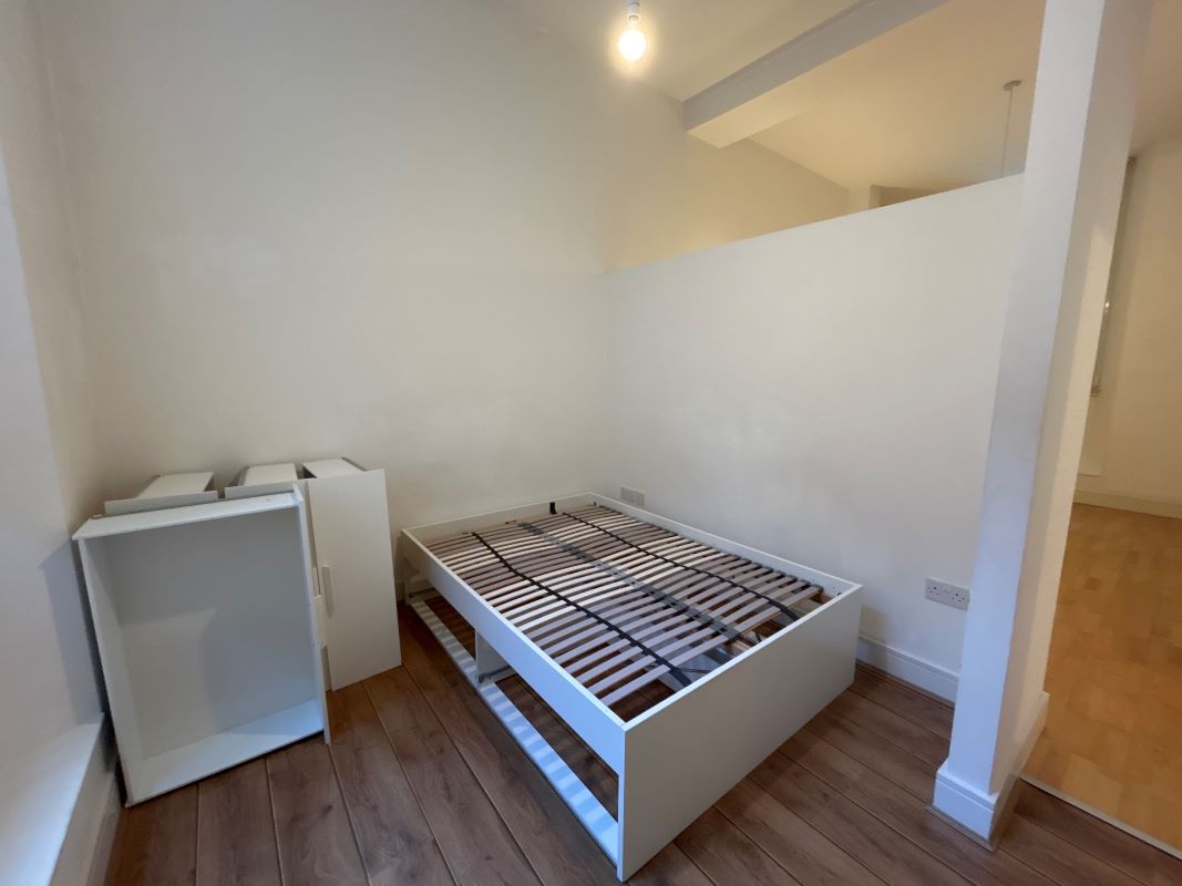 Apt, 6, 2 Stowell Street