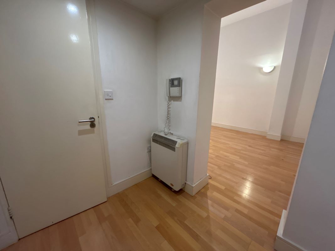 Apt, 6, 2 Stowell Street