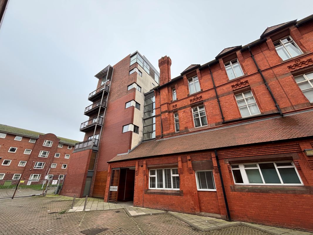 Apt, 6, 2 Stowell Street