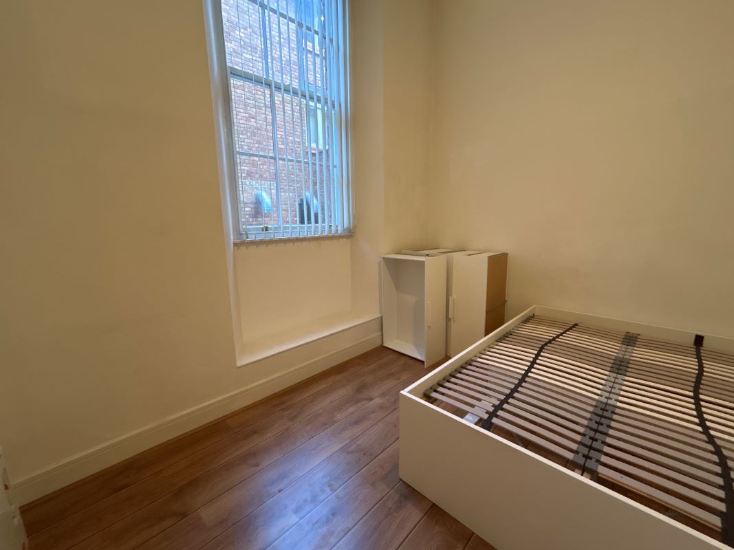 Apt, 6, 2 Stowell Street