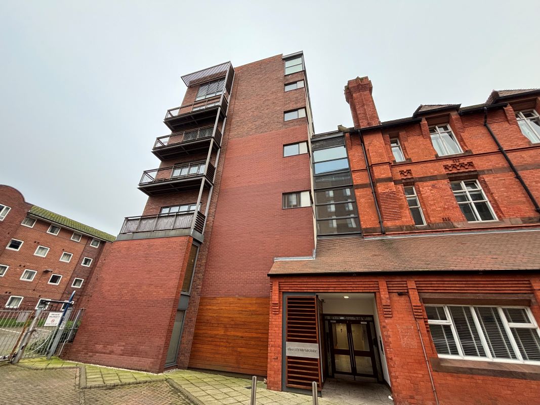 Apt, 6, 2 Stowell Street
