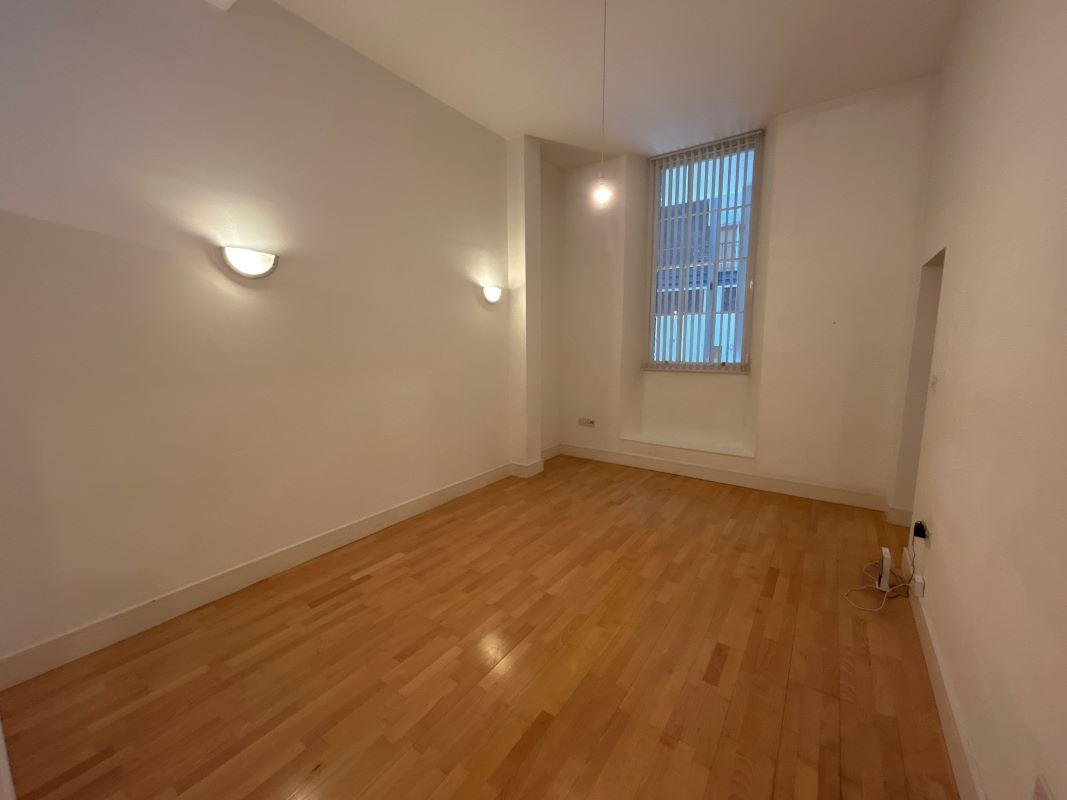 Apt, 6, 2 Stowell Street