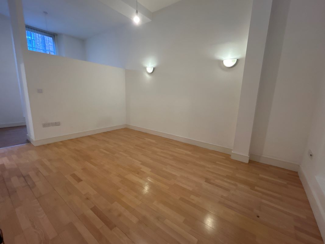 Apt, 6, 2 Stowell Street