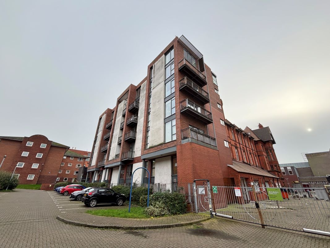 Apt, 6, 2 Stowell Street