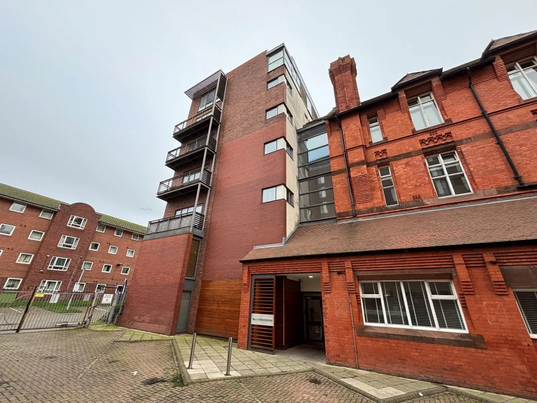 Apt, 6, 2 Stowell Street