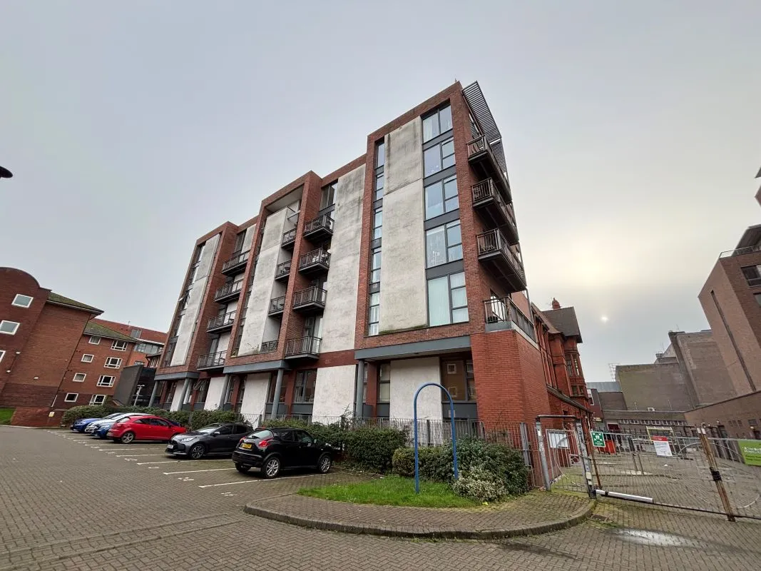 Apt, 6, 2 Stowell Street