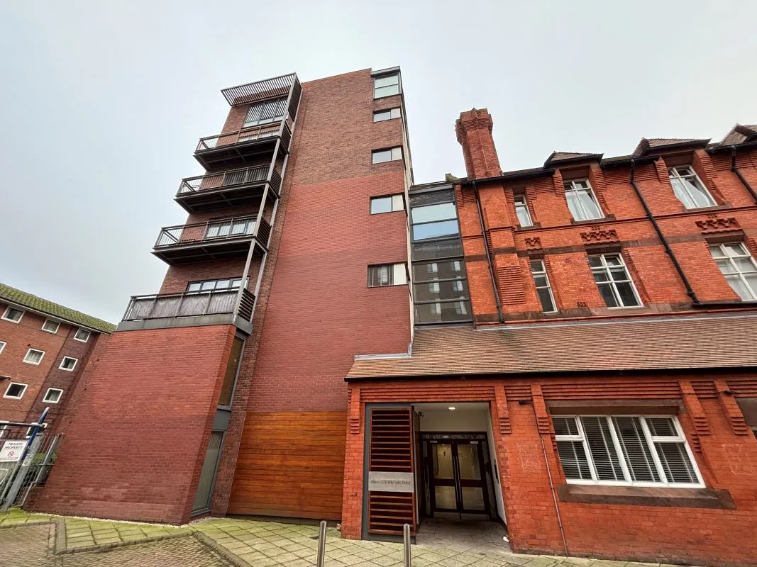 Apt, 6, 2 Stowell Street