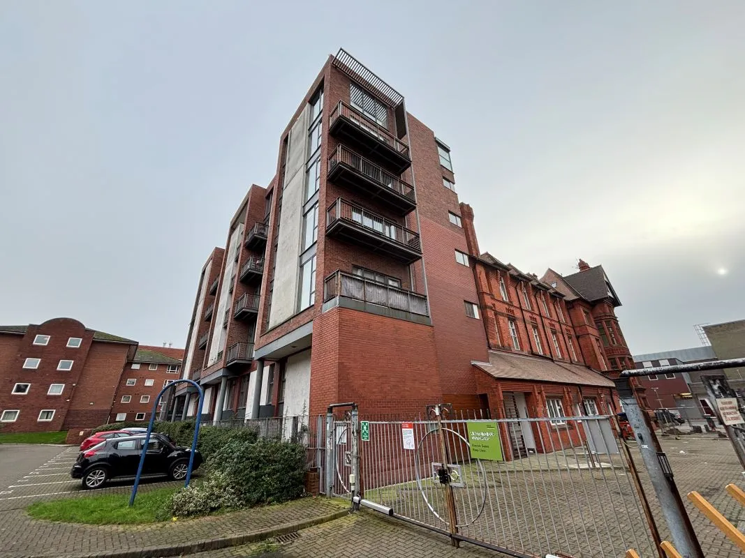 Apt, 6, 2 Stowell Street