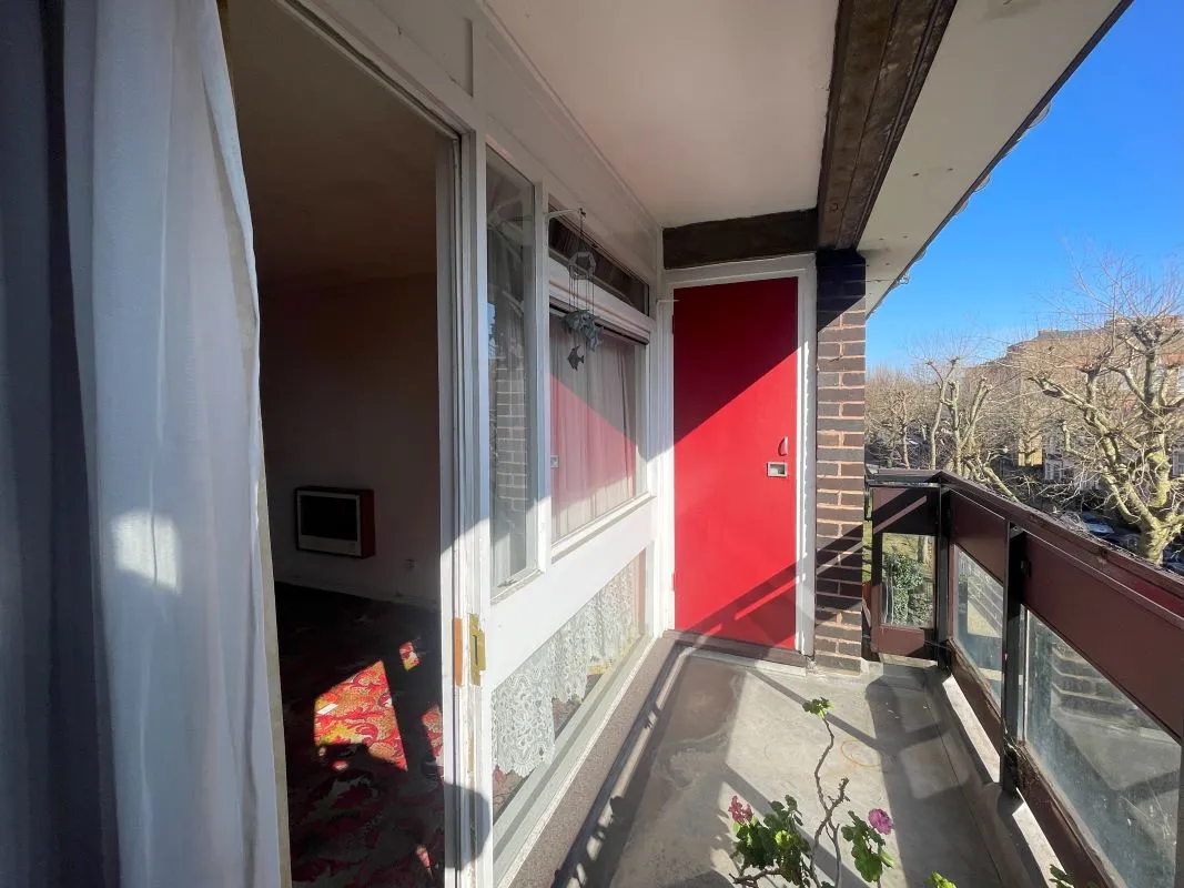 Flat 11, Dighton Court