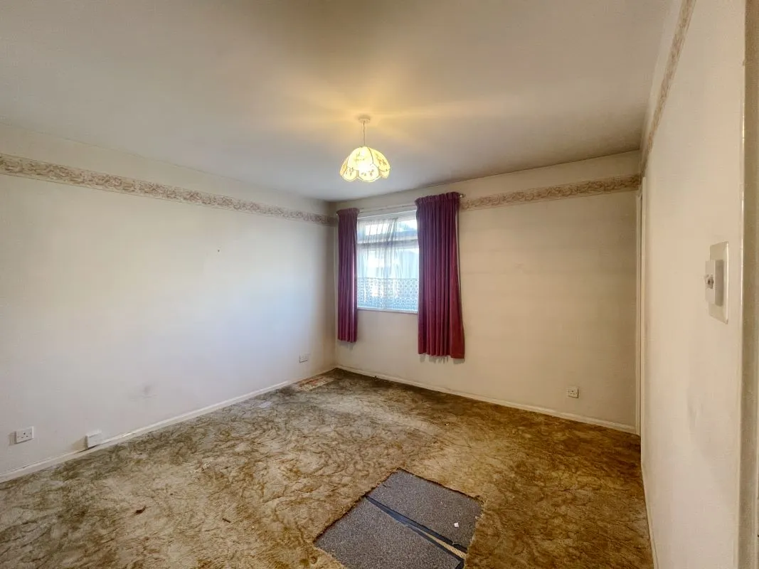 Flat 11, Dighton Court