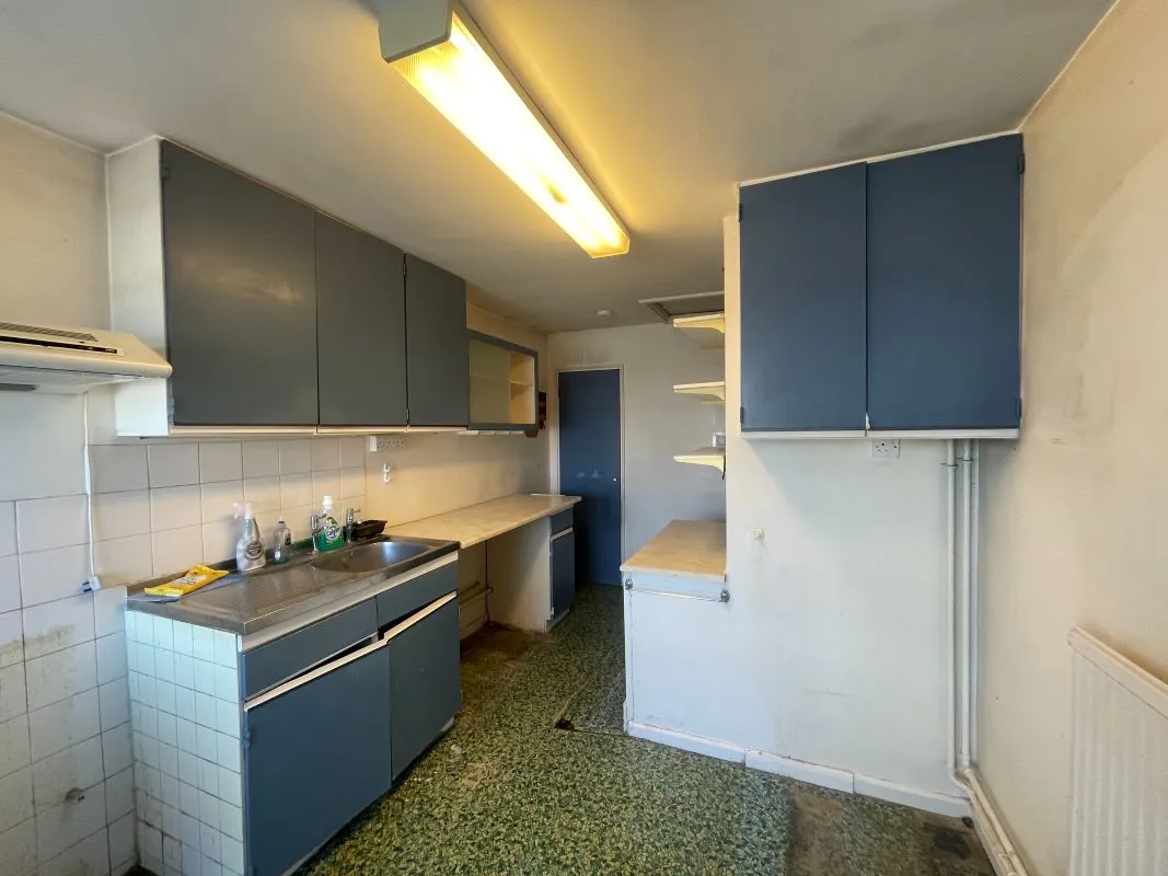 Flat 11, Dighton Court