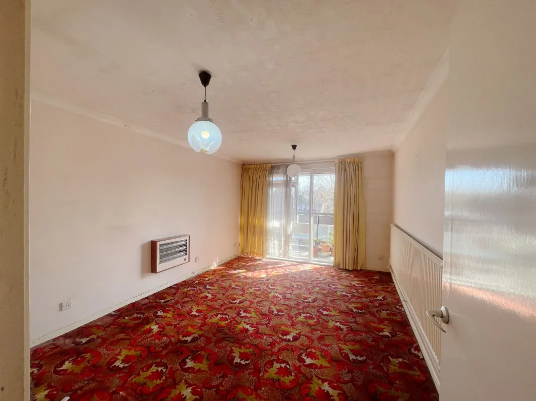 Flat 11, Dighton Court