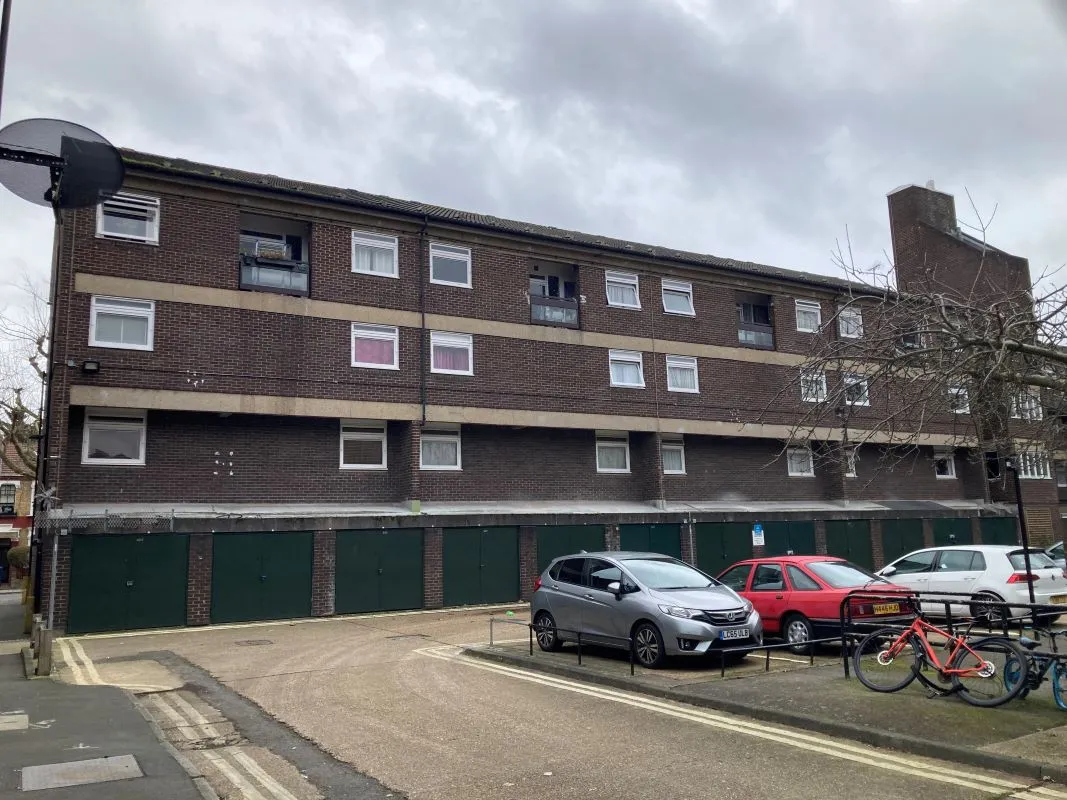Flat 11, Dighton Court