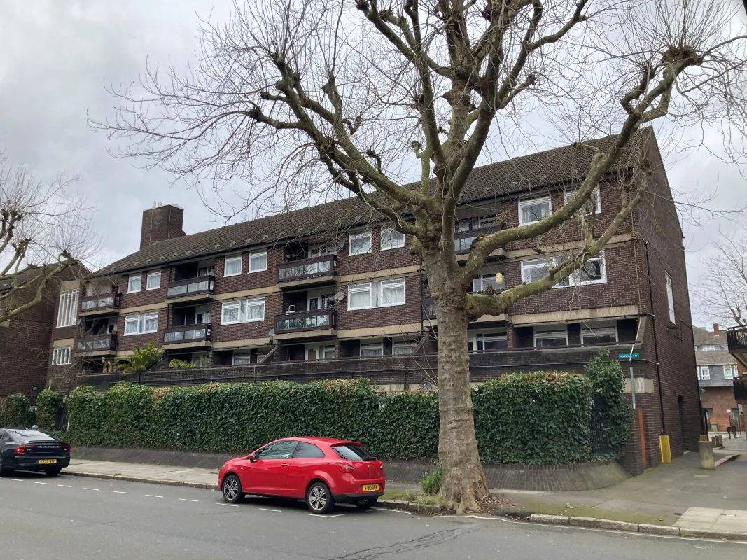 Flat 11, Dighton Court