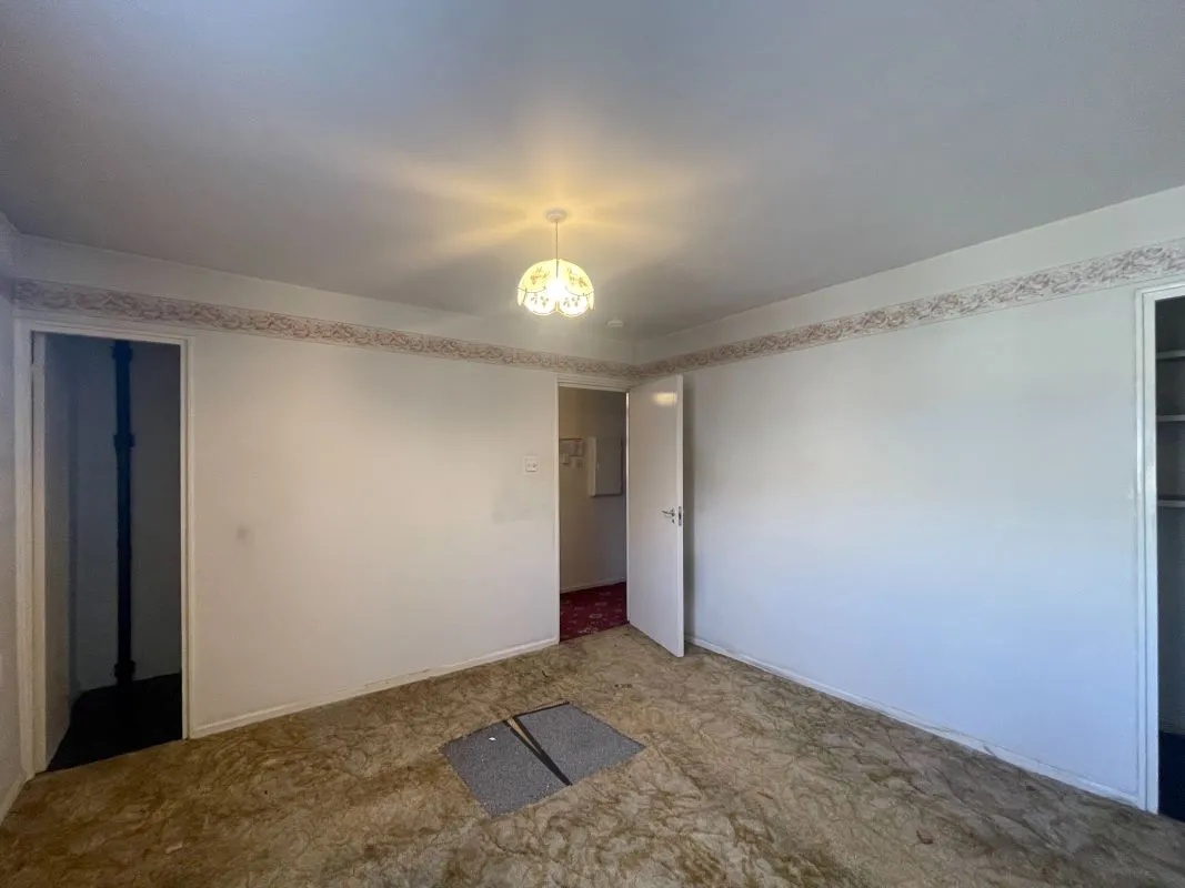 Flat 11, Dighton Court