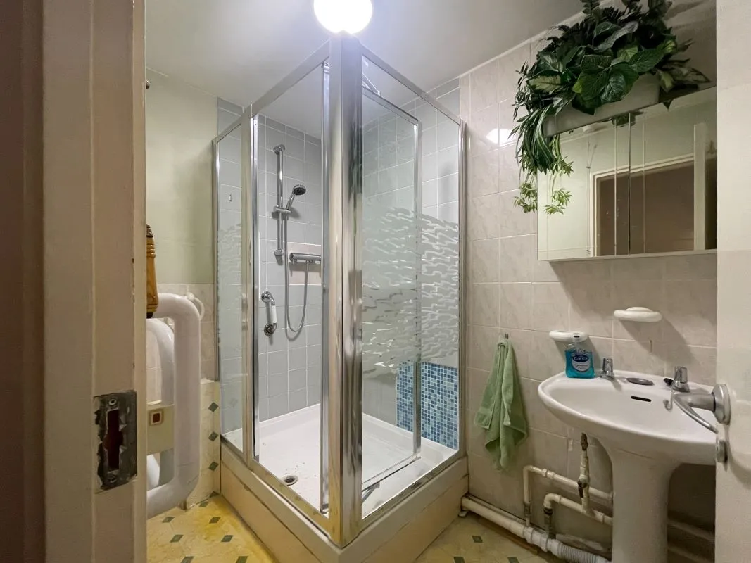 Flat 11, Dighton Court