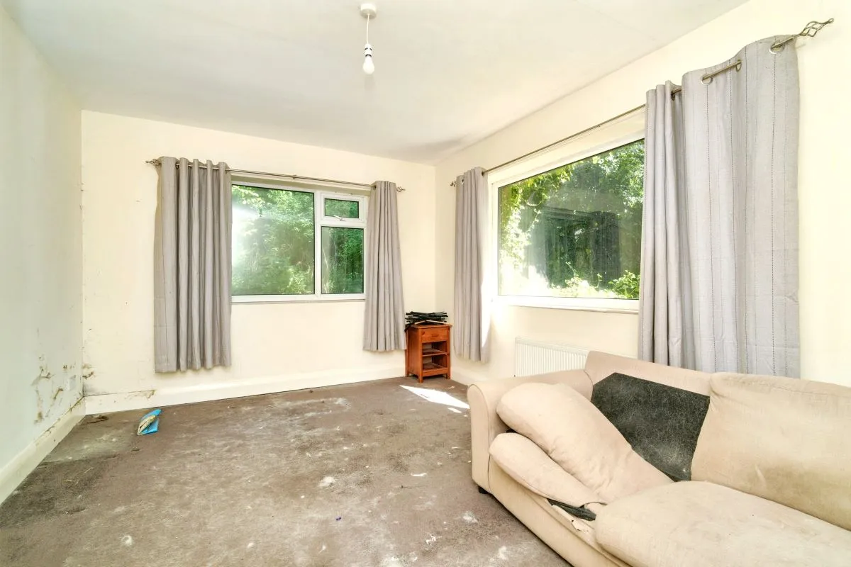 48 Lostock Junction Lane