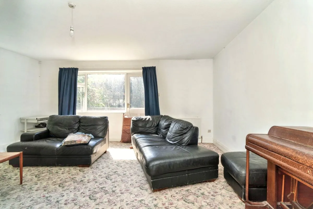48 Lostock Junction Lane