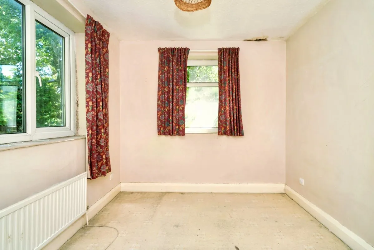 48 Lostock Junction Lane
