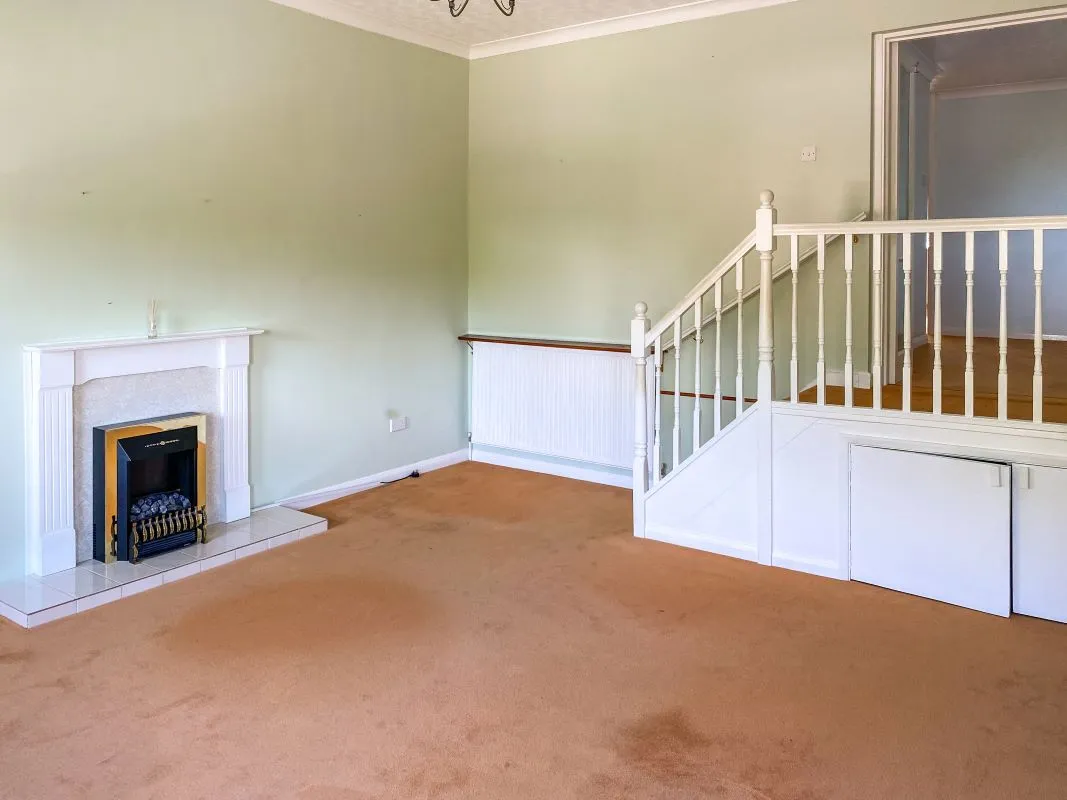6 Glenwater Close