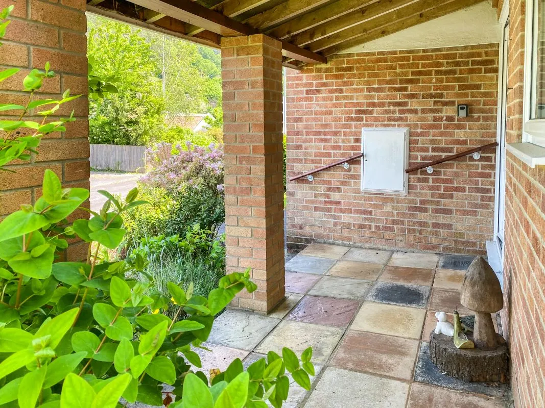 6 Glenwater Close