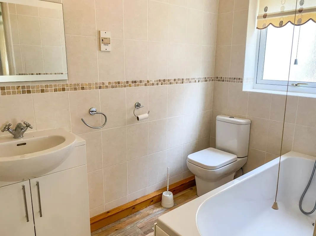 6 Glenwater Close