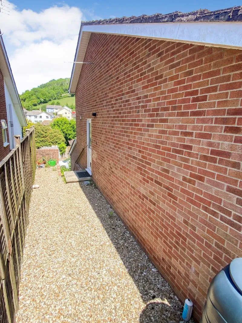 6 Glenwater Close