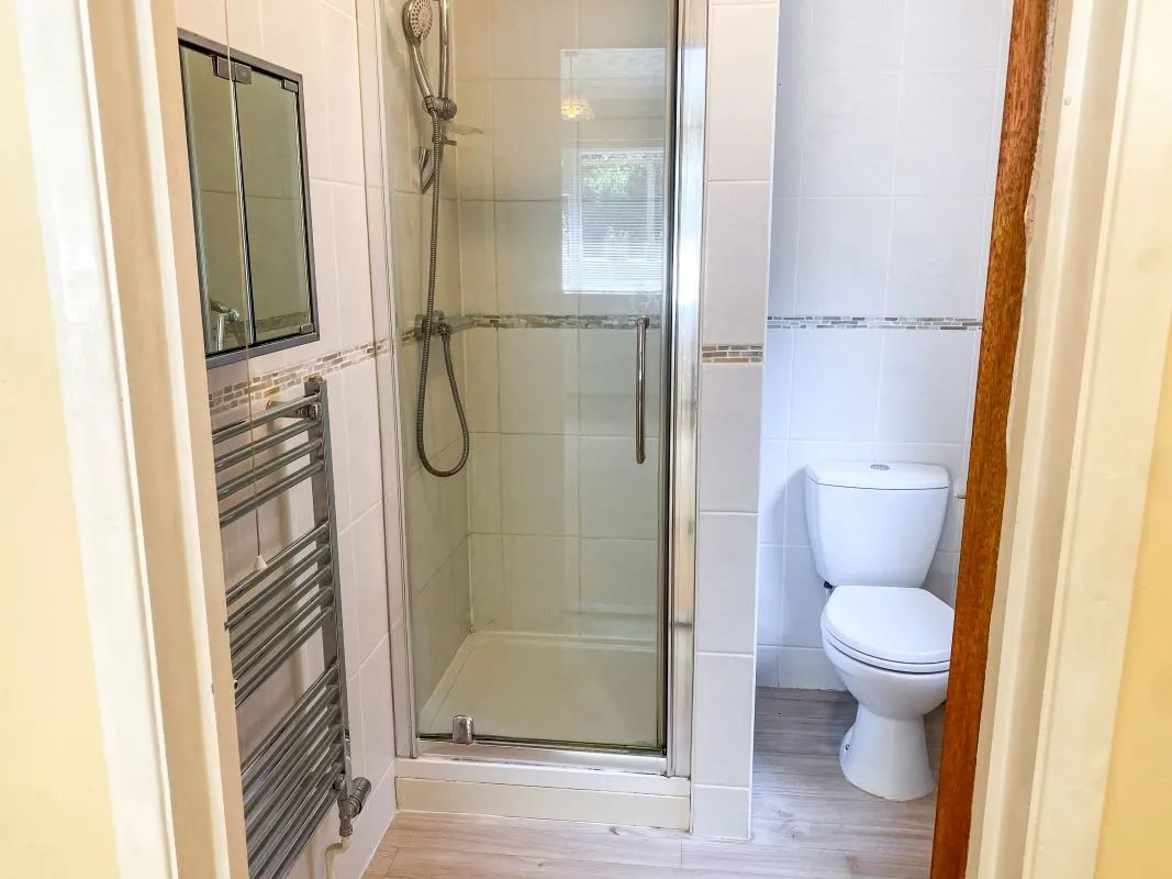 6 Glenwater Close