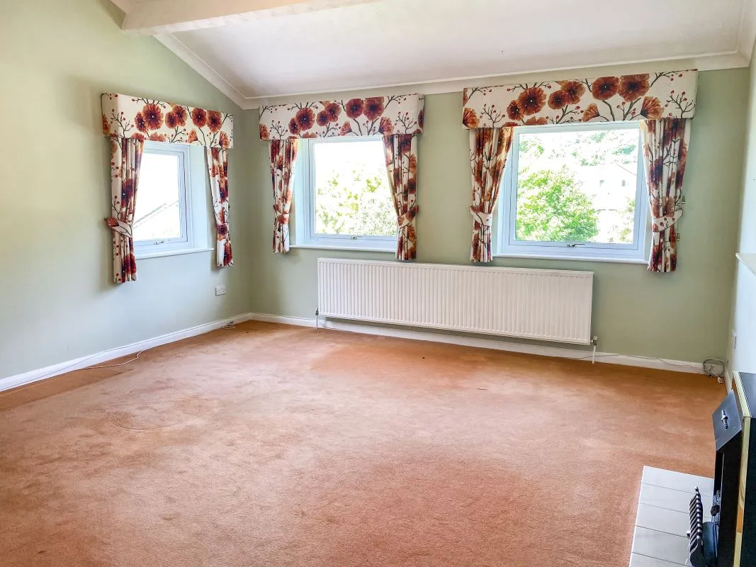 6 Glenwater Close