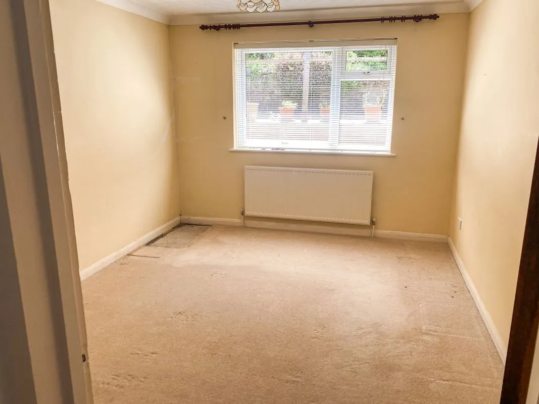 6 Glenwater Close
