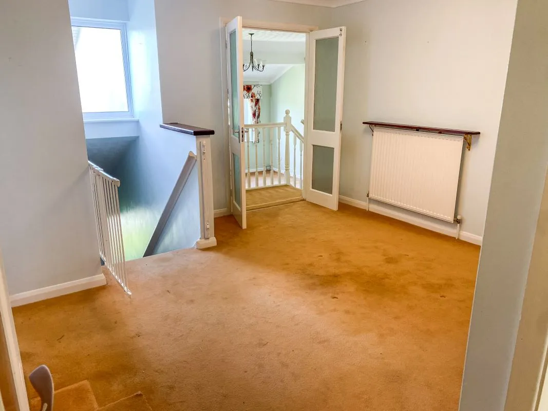 6 Glenwater Close