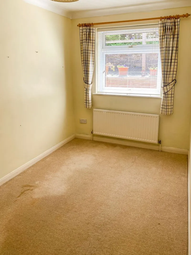 6 Glenwater Close