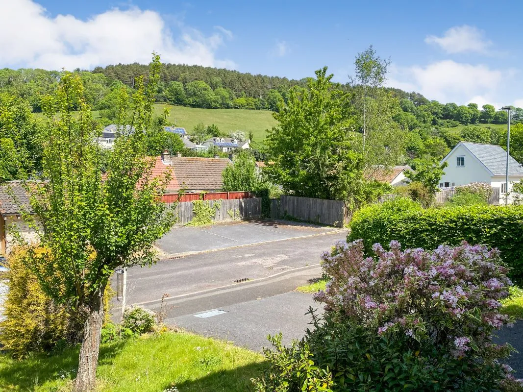 6 Glenwater Close
