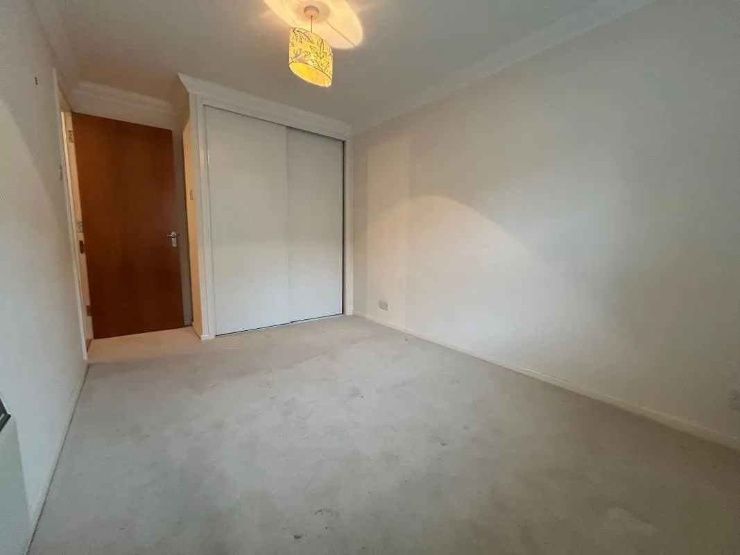 22 River Bank Close