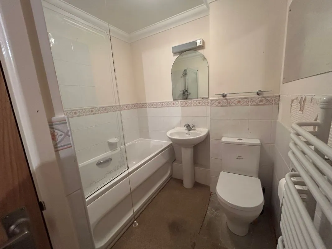 22 River Bank Close