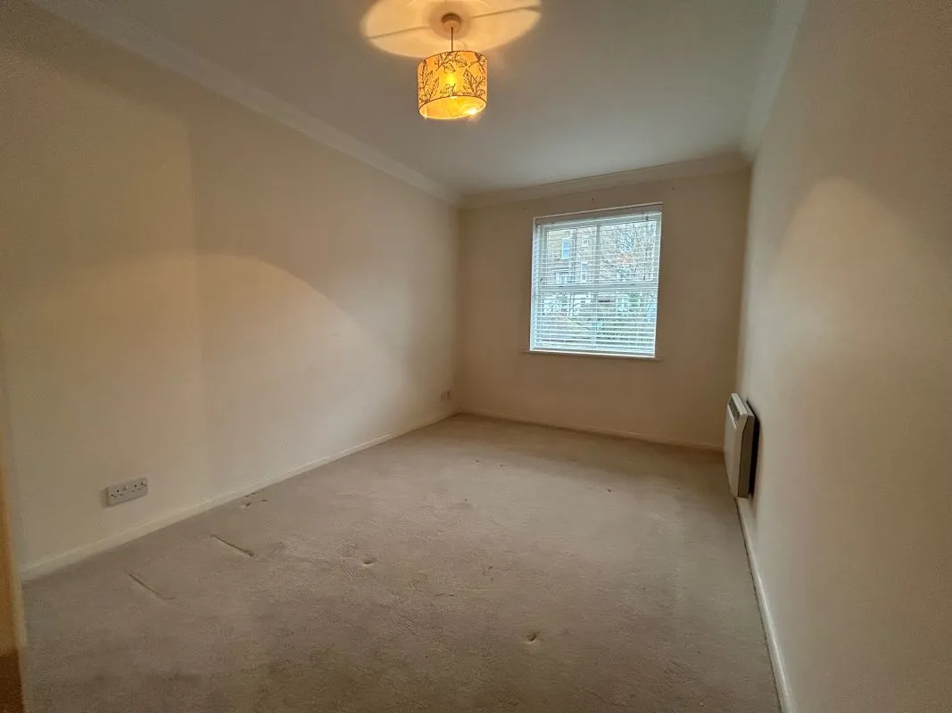 22 River Bank Close