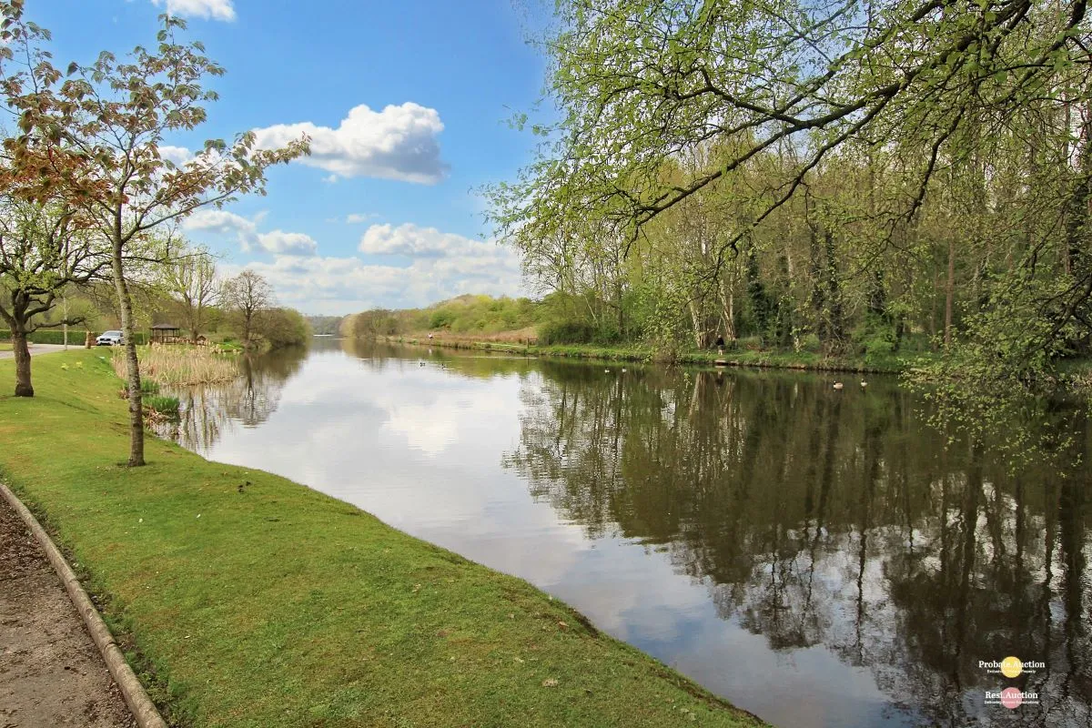 26 Riverside Park