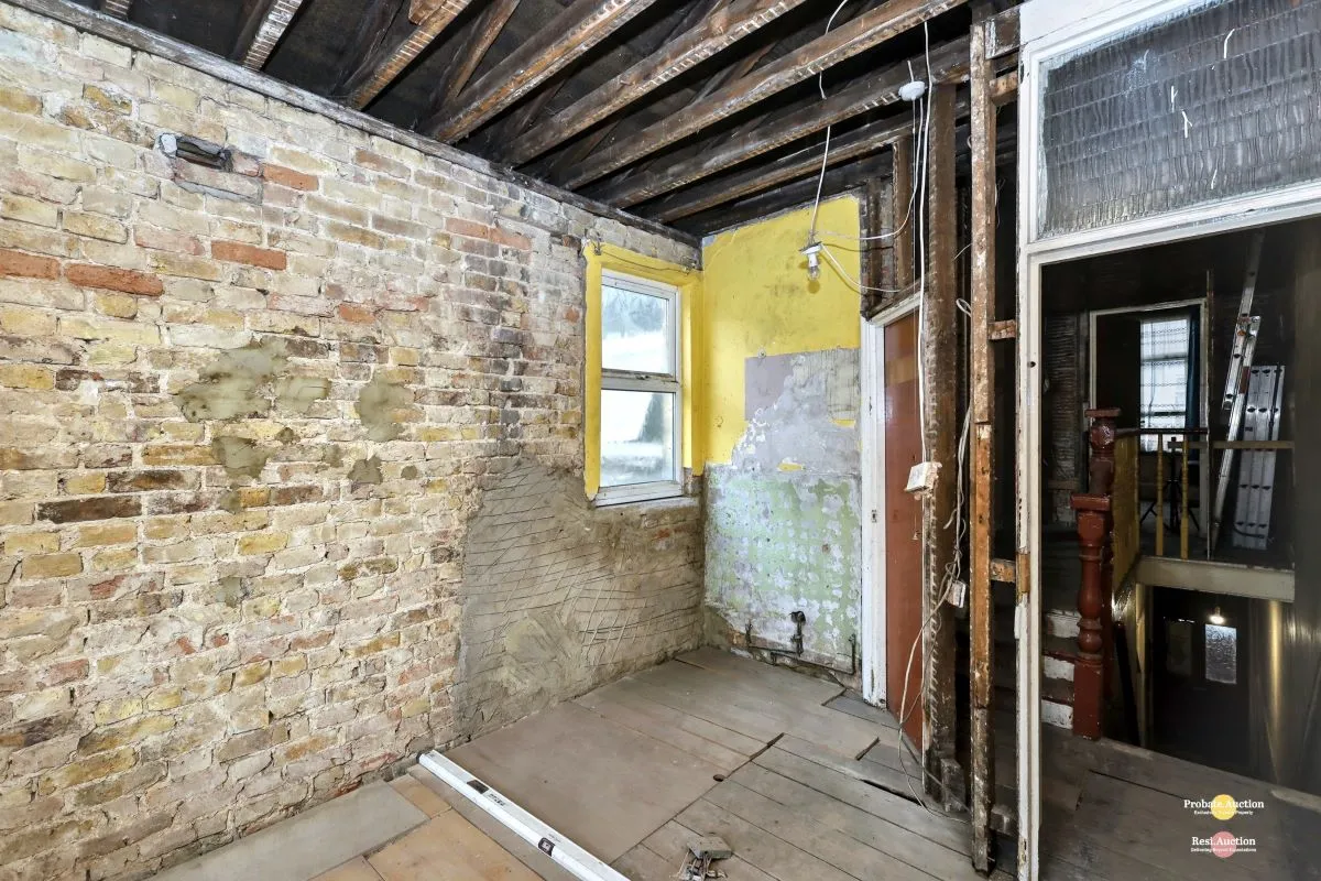 82 Greyhound Road
