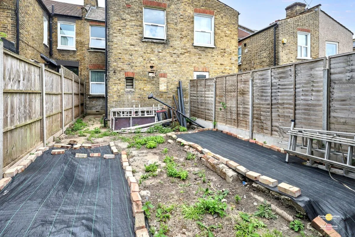 82 Greyhound Road