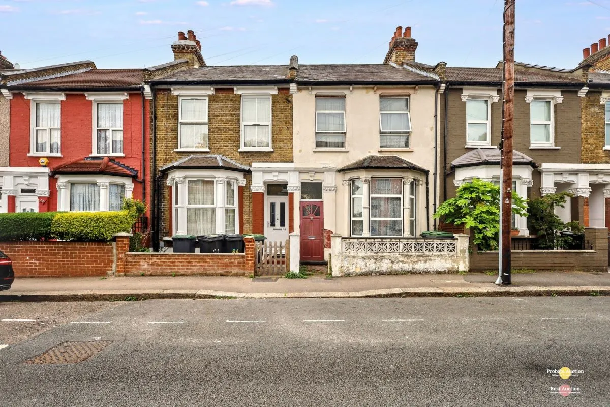 82 Greyhound Road