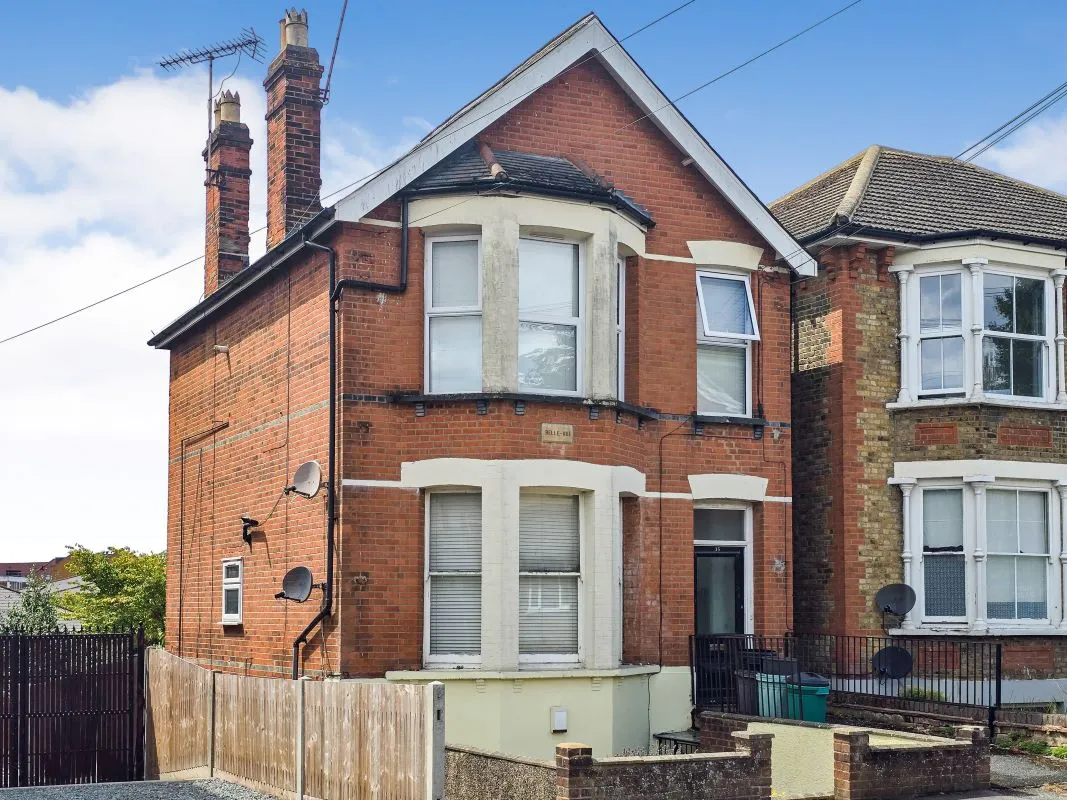 Flat C Belle Vue, 35 Rose Valley, Brentwood, Essex, CM14 4HZ